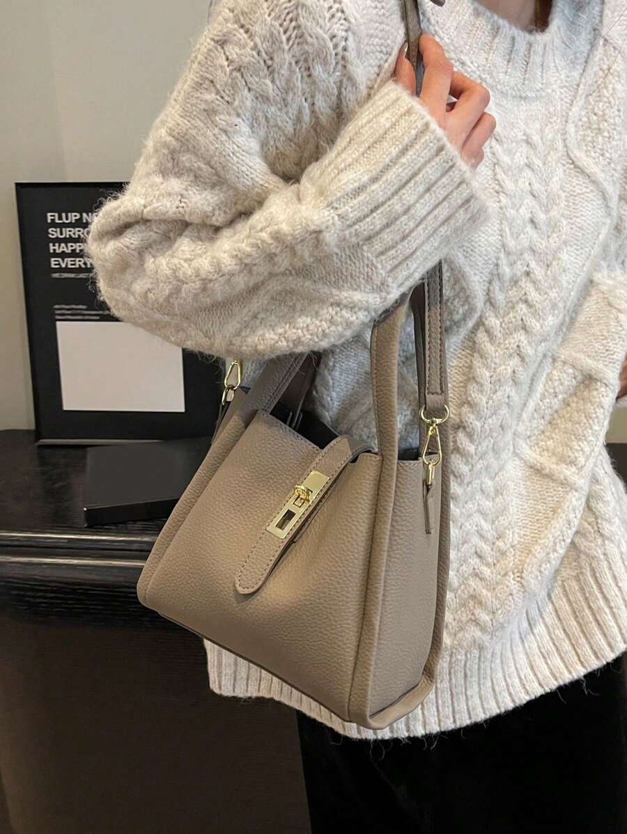 High-End Women's Tote Bag, New Arrival, Handheld, All-Season Commuter Bag, Versatile Fashion, Outdoor Suitable, Large Capacity, Shoulder
