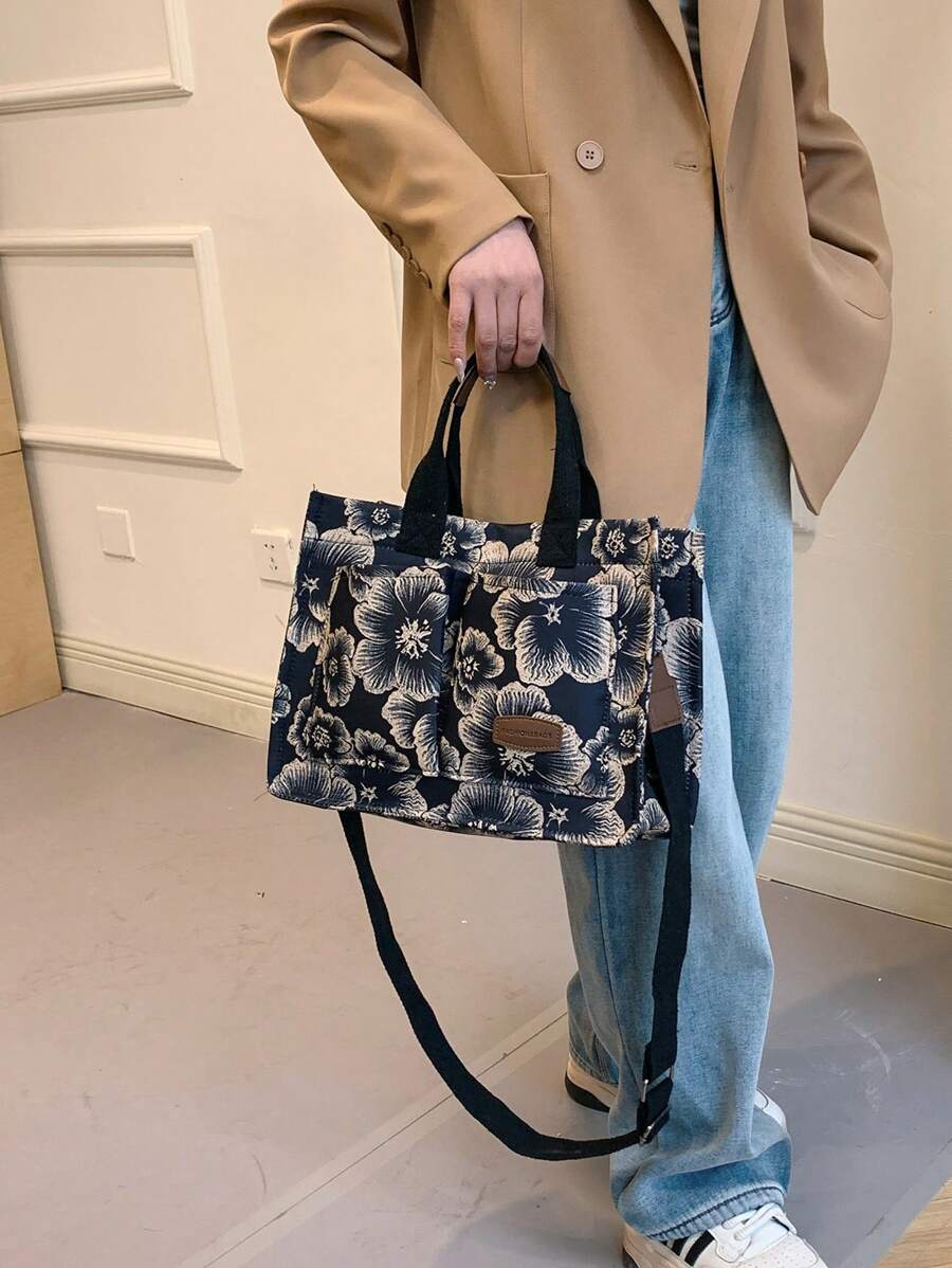 Fashionable Vintage Flower Printed Tote Bag With Random Patterns, Suitable For Commuting, Work, Travel, Etc.