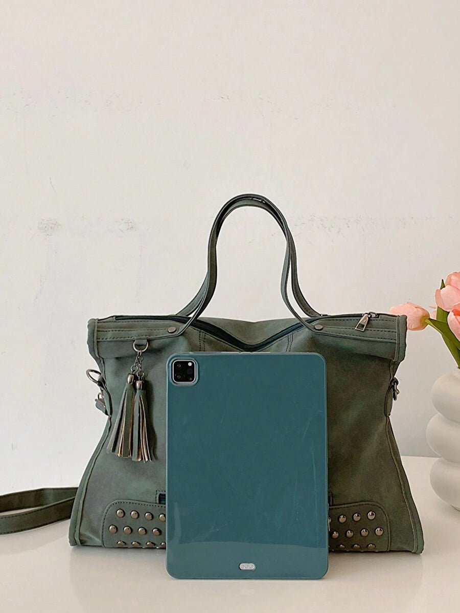 Vintage And Fashionable Large Capacity Commuter Tote Bag With Rivets And Tassels