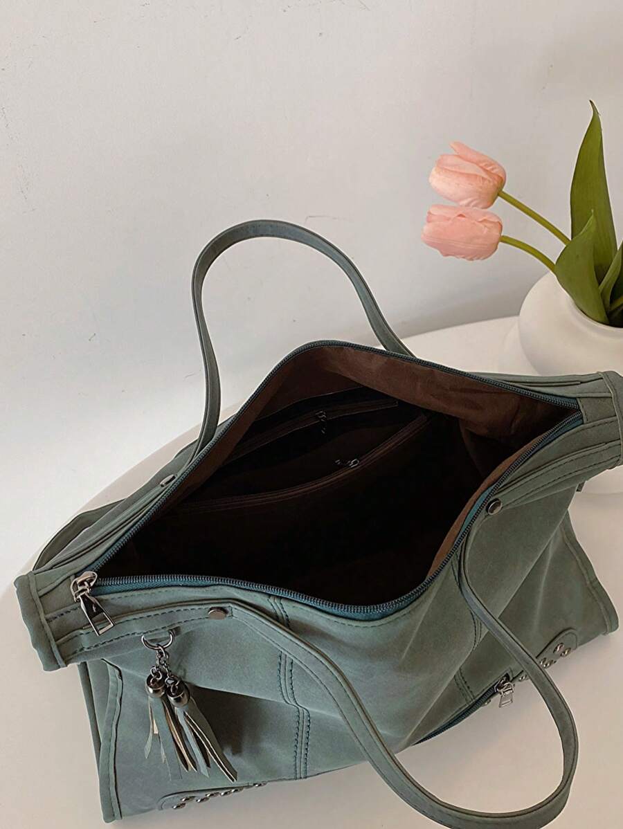 Vintage And Fashionable Large Capacity Commuter Tote Bag With Rivets And Tassels