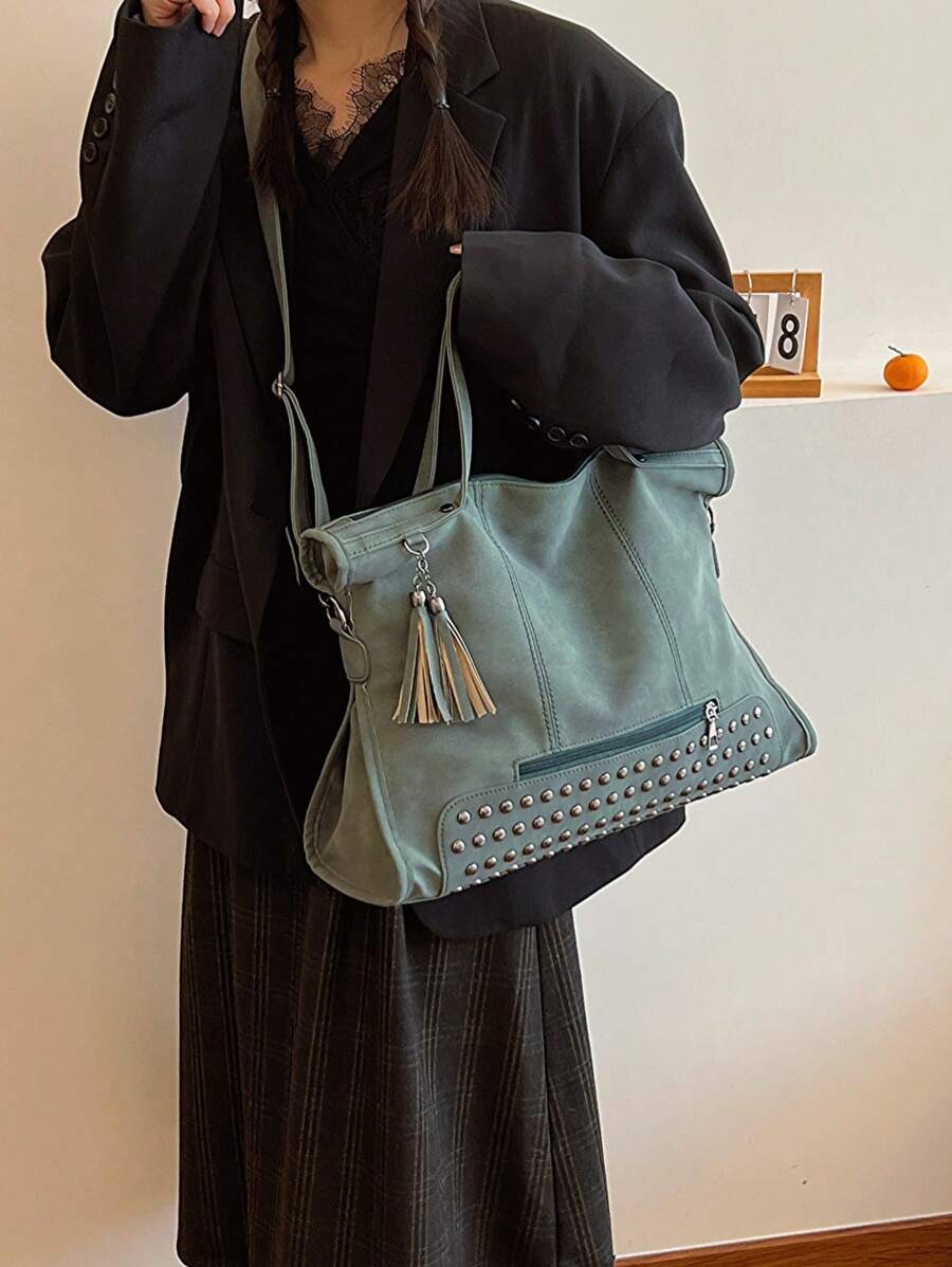 Vintage And Fashionable Large Capacity Commuter Tote Bag With Rivets And Tassels