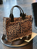 Fashionable Vintage Flower Printed Tote Bag With Random Patterns, Suitable For Commuting, Work, Travel, Etc.