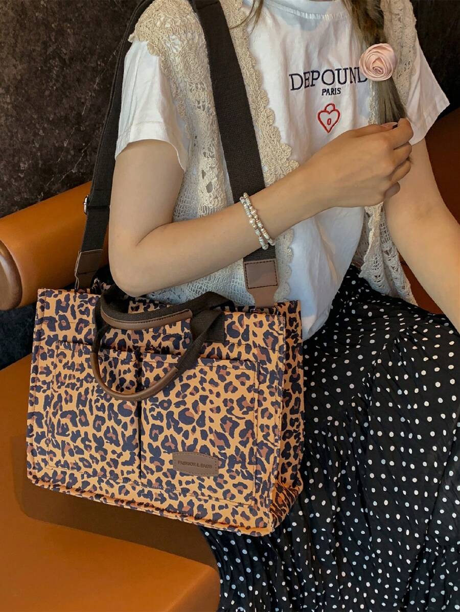 Fashionable Vintage Flower Printed Tote Bag With Random Patterns, Suitable For Commuting, Work, Travel, Etc.