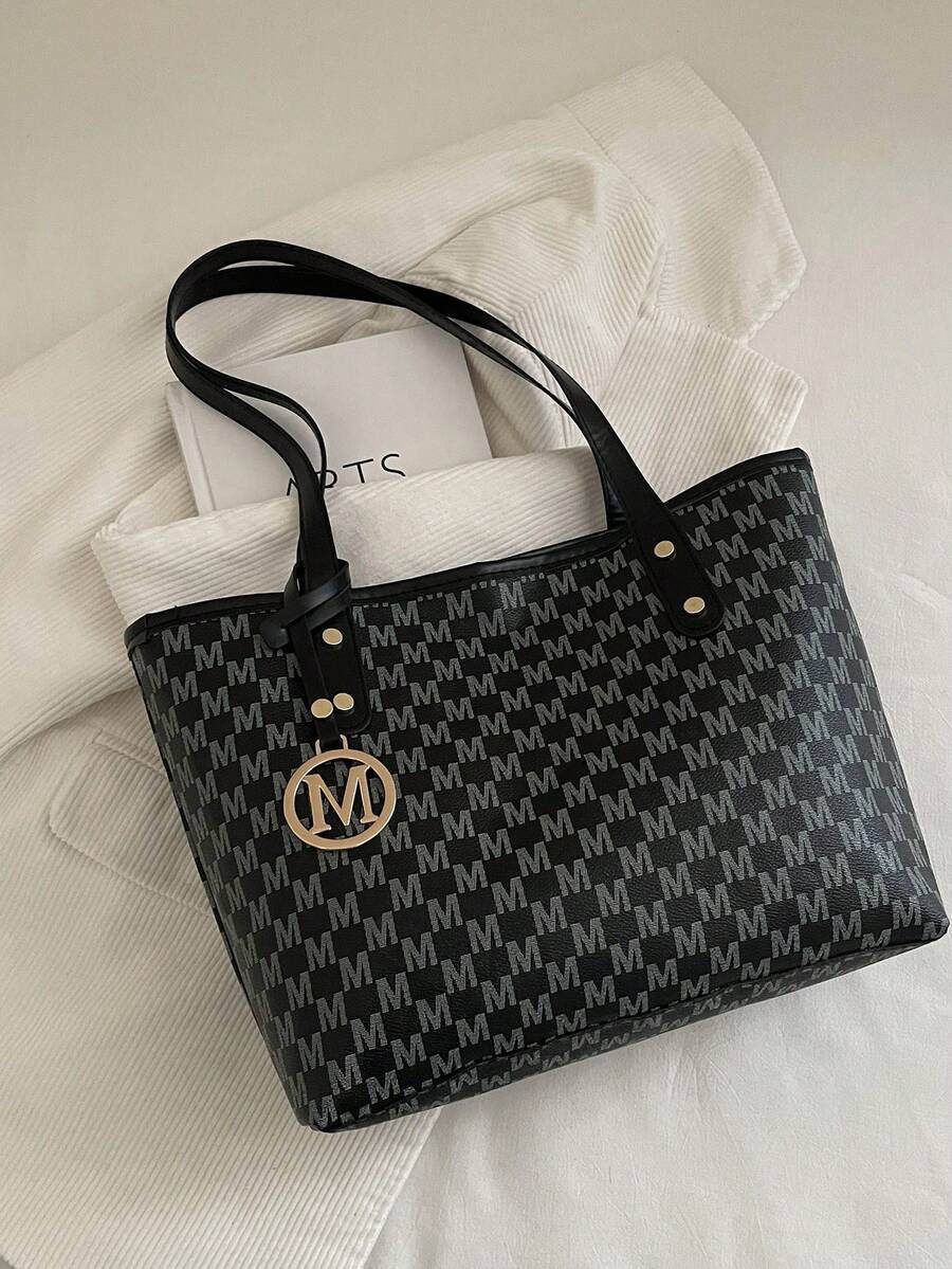 1pc All-Over Print Shoulder Bag, Vintage Letter Print Crossbody Bag, Large Capacity Tote Bag, Perfect Underarm Bag For Commuting (Random Left/Right Pendant)