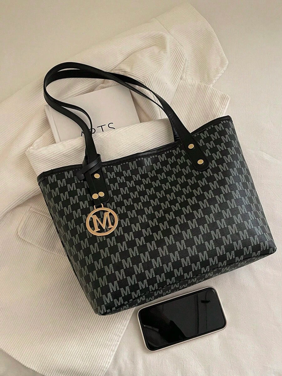 1pc All-Over Print Shoulder Bag, Vintage Letter Print Crossbody Bag, Large Capacity Tote Bag, Perfect Underarm Bag For Commuting (Random Left/Right Pendant)