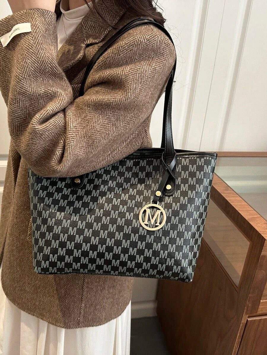 1pc All-Over Print Shoulder Bag, Vintage Letter Print Crossbody Bag, Large Capacity Tote Bag, Perfect Underarm Bag For Commuting (Random Left/Right Pendant)