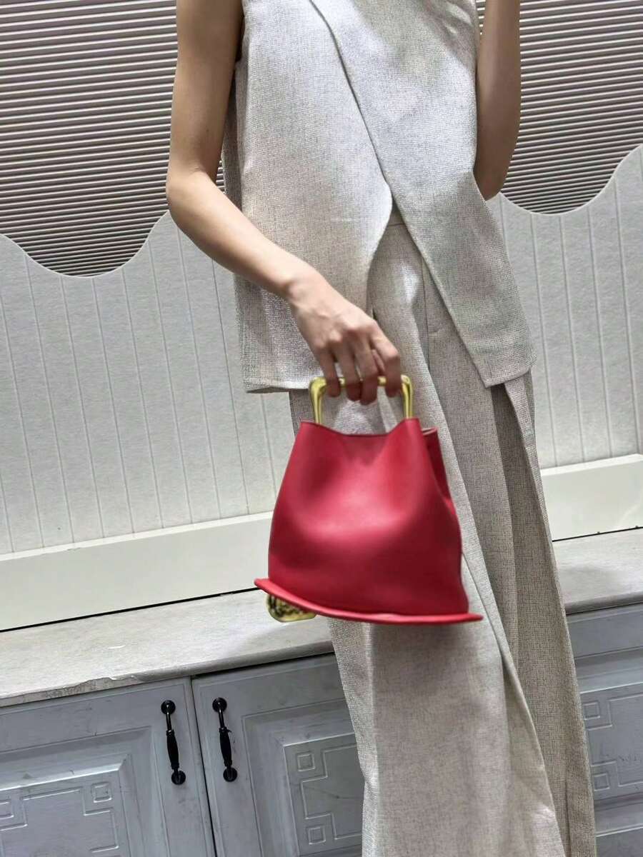 Small Tote Bag This Stylish And Minimalist Women's Handbag/Bucket Bag Is PU Material And Features Metal Handles And An Adjustable Shoulder Strap