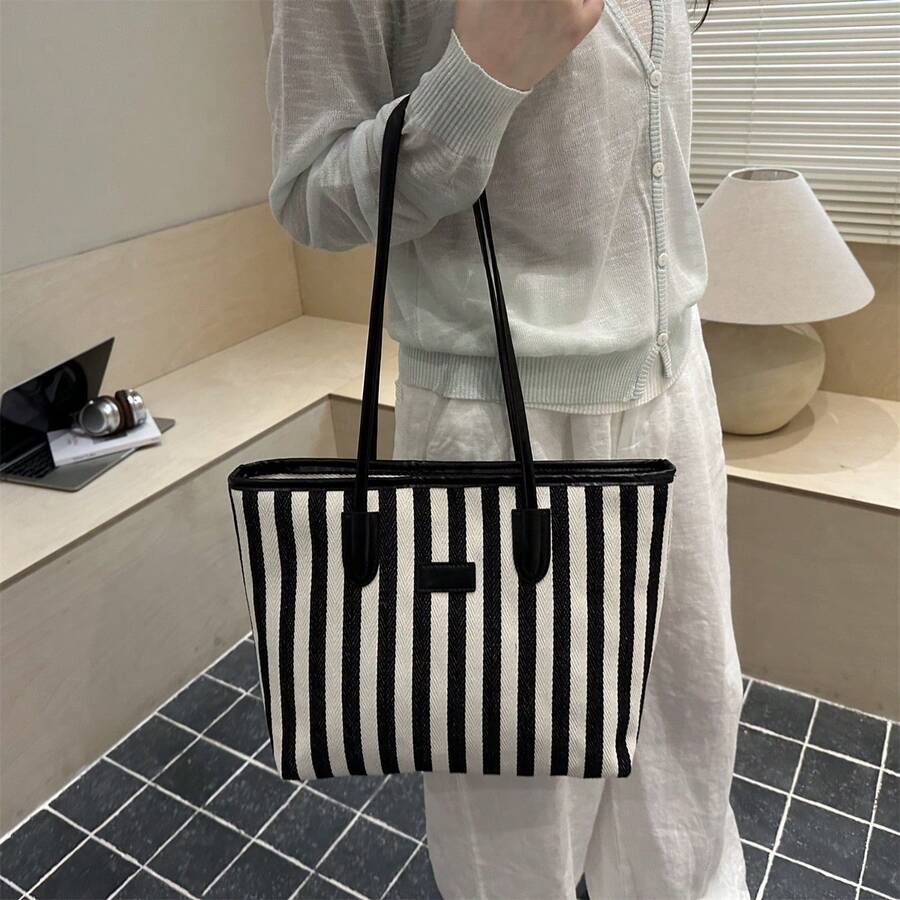 1pc Black & Gold Metal Buckle Scarf Tote Bag, Luxury High-End, Ins Hot Style, Commuter Chic, Niche Design, Versatile & Fashionable, Exquisite Feel, Suitable For Office Commute, Business Meeting, Shopp