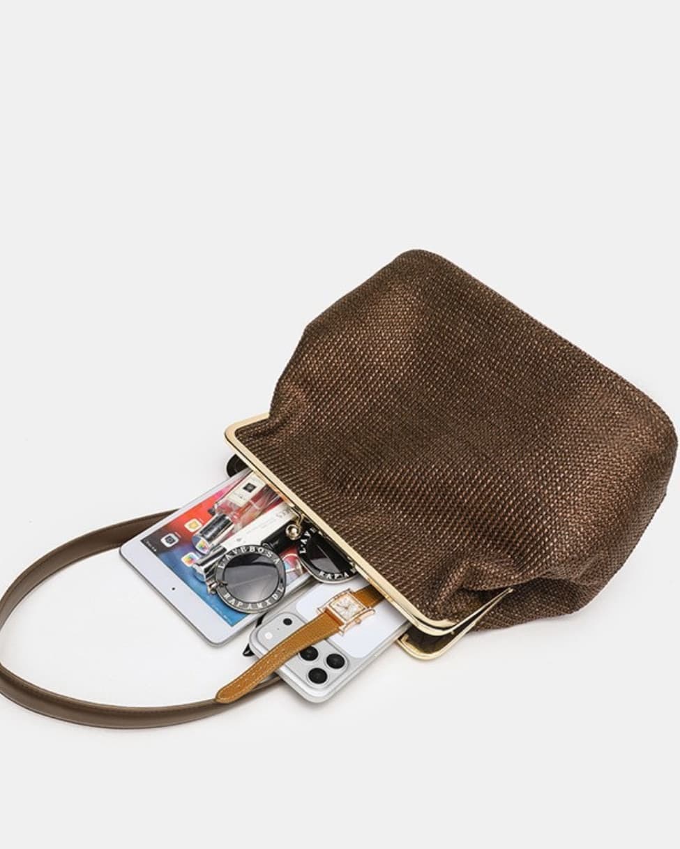 Fashionable Large Striped Clasp Shell Women's Shoulder Bag Designer PP Straw Woven Tote Bag Luxury Casual Summer Beach Woven Clutch Bag For Vacation