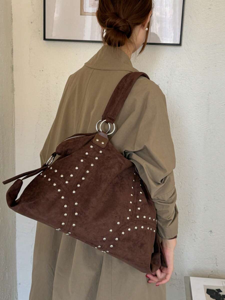 Autumn/Winter Retro Commuter Shoulder Bag For Women 2026 New Cool Rivet Tote Bag Large Capacity Travel Commuter Handbag