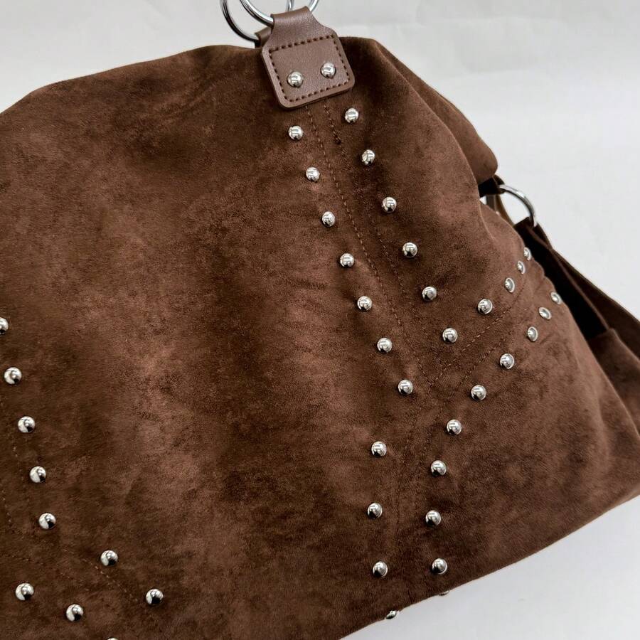 Autumn/Winter Retro Commuter Shoulder Bag For Women 2026 New Cool Rivet Tote Bag Large Capacity Travel Commuter Handbag